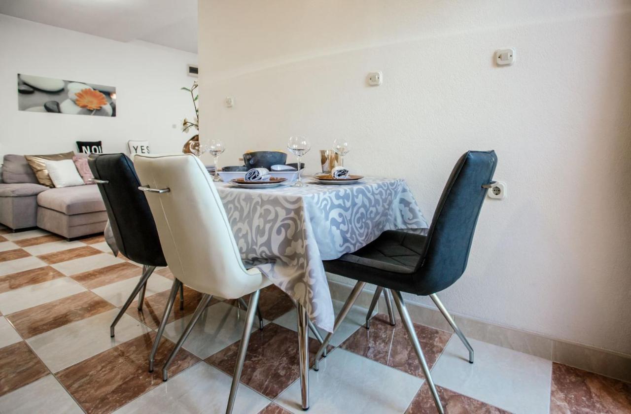 Apartments Nora Makarska Eksteriør bilde